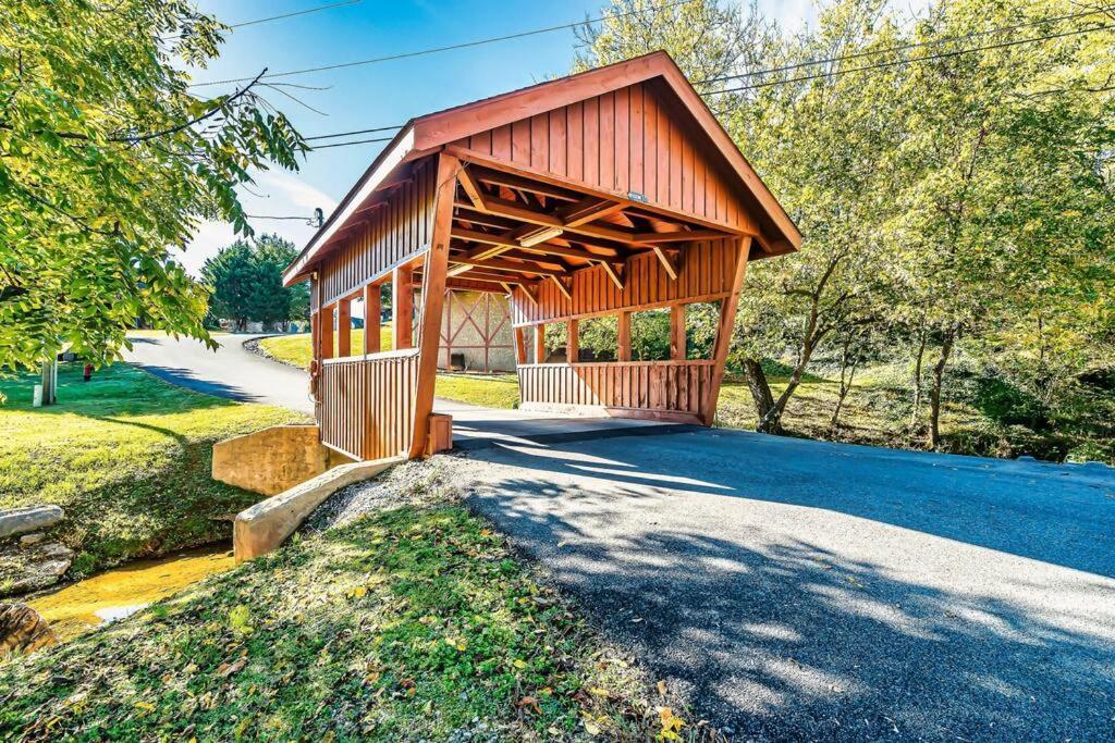 Cabin With New Hot Tub, Near Dollywood .2Bd.2Ba.Sleeps6.Bbq Sevierville Εξωτερικό φωτογραφία