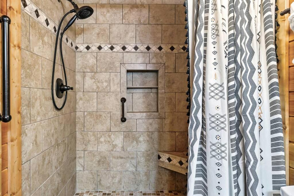 Cabin With New Hot Tub, Near Dollywood .2Bd.2Ba.Sleeps6.Bbq Sevierville Εξωτερικό φωτογραφία