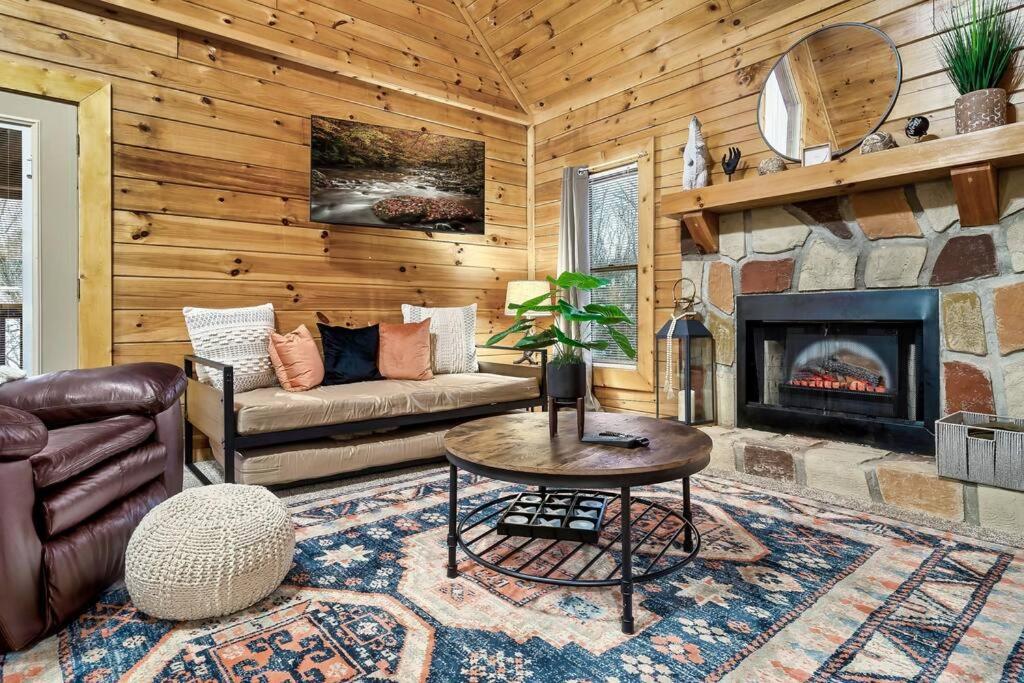 Cabin With New Hot Tub, Near Dollywood .2Bd.2Ba.Sleeps6.Bbq Sevierville Εξωτερικό φωτογραφία
