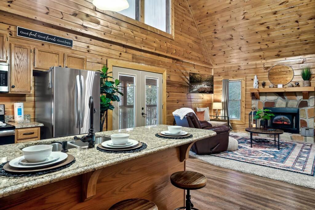 Cabin With New Hot Tub, Near Dollywood .2Bd.2Ba.Sleeps6.Bbq Sevierville Εξωτερικό φωτογραφία