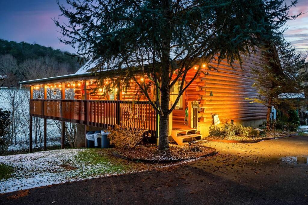 Cabin With New Hot Tub, Near Dollywood .2Bd.2Ba.Sleeps6.Bbq Sevierville Εξωτερικό φωτογραφία