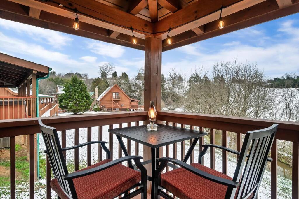 Cabin With New Hot Tub, Near Dollywood .2Bd.2Ba.Sleeps6.Bbq Sevierville Εξωτερικό φωτογραφία