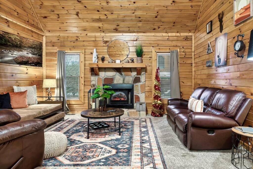 Cabin With New Hot Tub, Near Dollywood .2Bd.2Ba.Sleeps6.Bbq Sevierville Εξωτερικό φωτογραφία