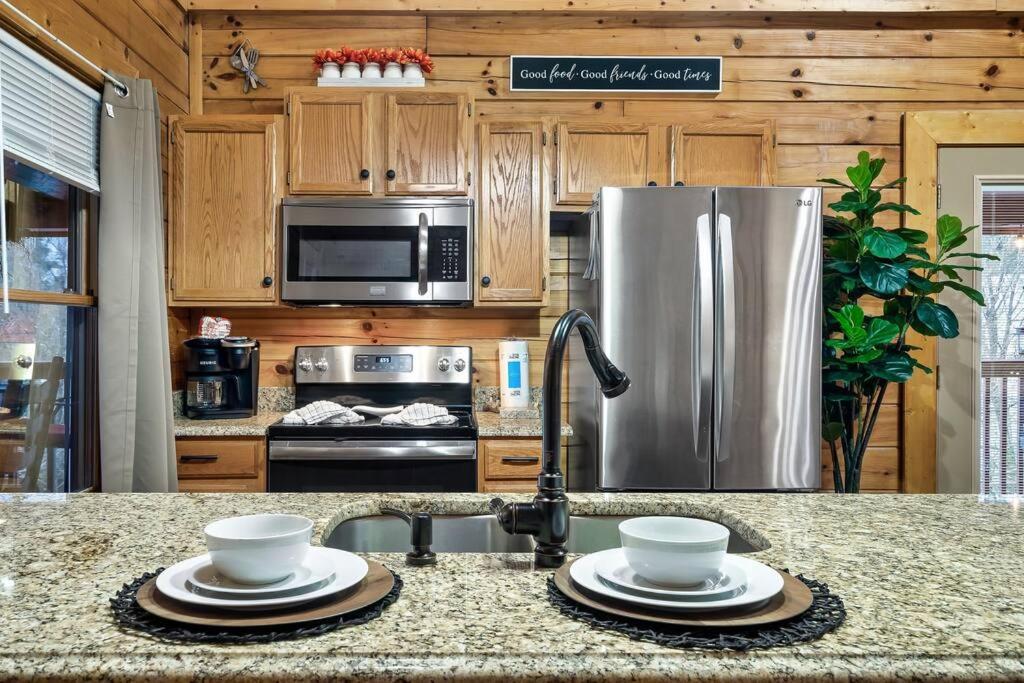 Cabin With New Hot Tub, Near Dollywood .2Bd.2Ba.Sleeps6.Bbq Sevierville Εξωτερικό φωτογραφία