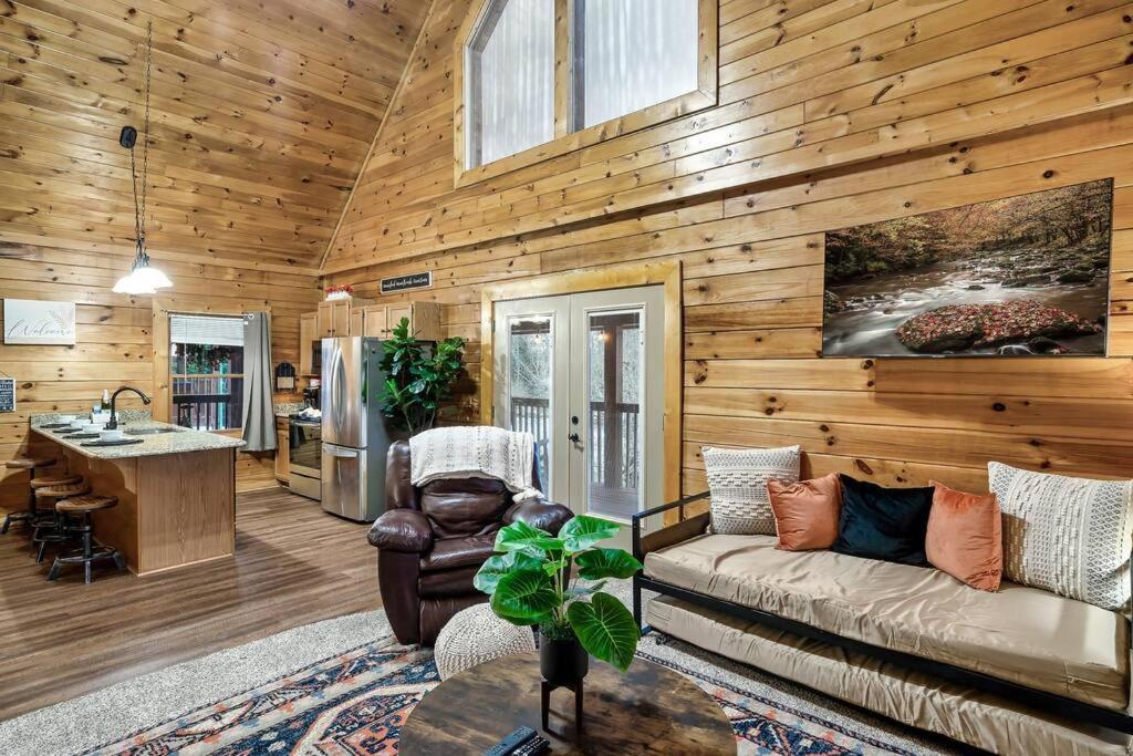 Cabin With New Hot Tub, Near Dollywood .2Bd.2Ba.Sleeps6.Bbq Sevierville Εξωτερικό φωτογραφία