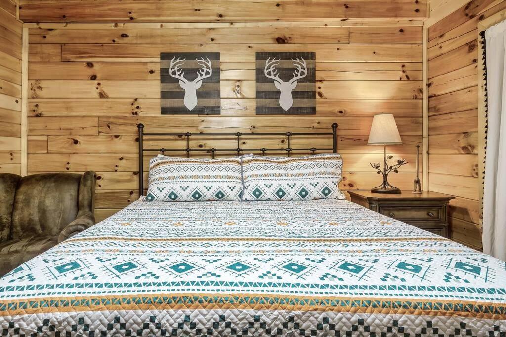 Cabin With New Hot Tub, Near Dollywood .2Bd.2Ba.Sleeps6.Bbq Sevierville Εξωτερικό φωτογραφία